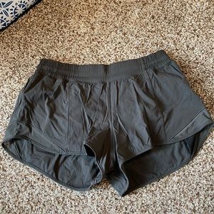 Lululemon Hotty Hot Shorts 2.5”